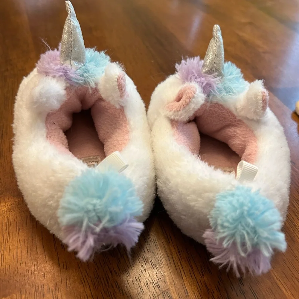 Unicorn Slippers | Toddler Girl Size 7/8 | Carter’s🦄